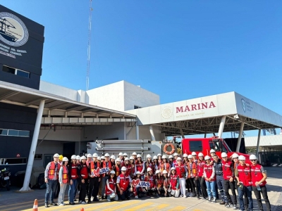 Visita de la Facultad de Relaciones Comerciales Internacionales a las Aduanas en Manzanillo